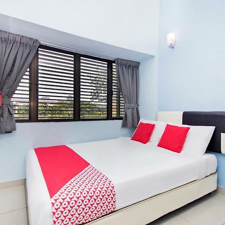 Oyo 220 Hotel Sri Maluri Куала Лумпур Екстериор снимка