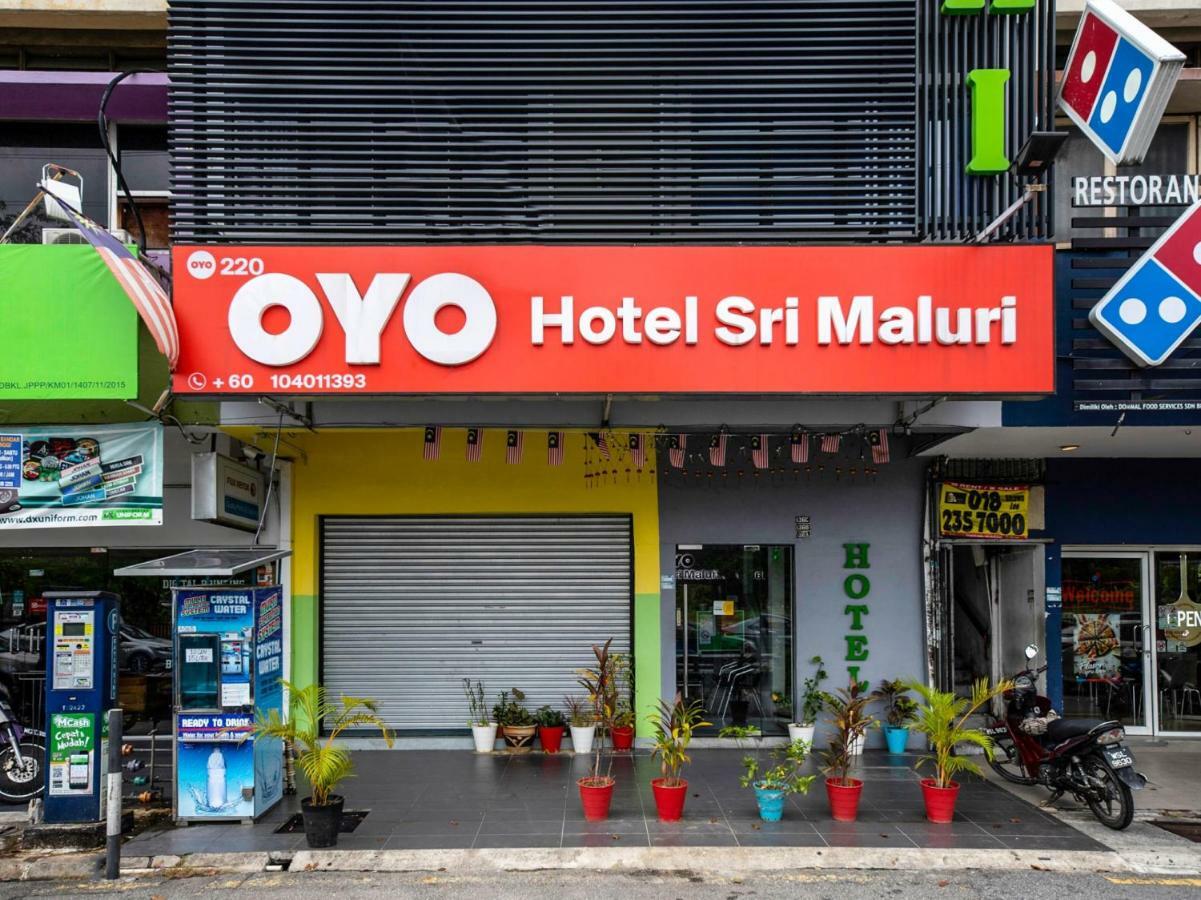 Oyo 220 Hotel Sri Maluri Куала Лумпур Екстериор снимка