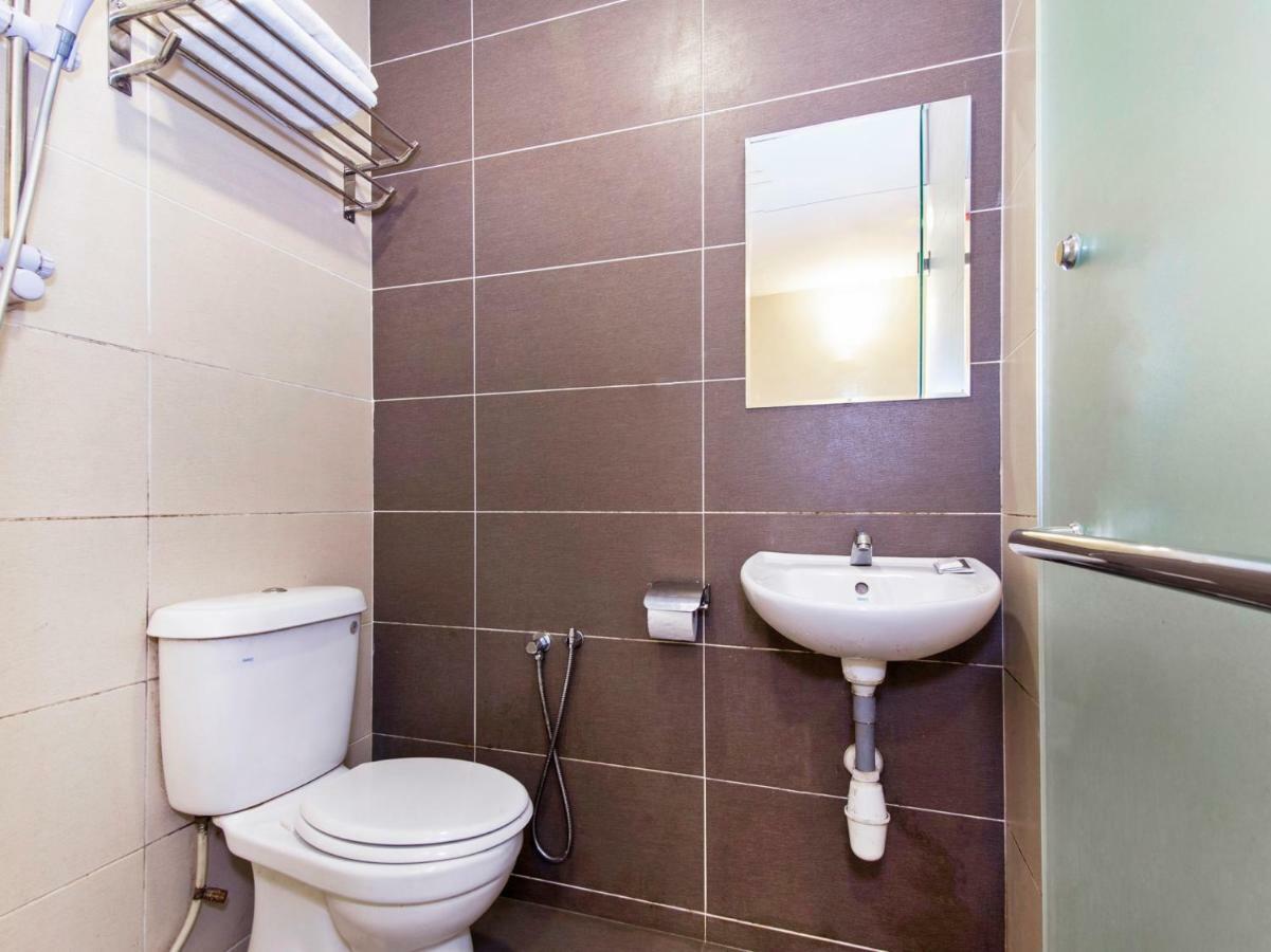Oyo 220 Hotel Sri Maluri Куала Лумпур Екстериор снимка