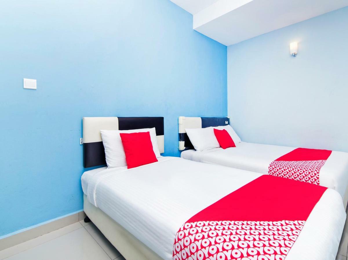 Oyo 220 Hotel Sri Maluri Куала Лумпур Екстериор снимка
