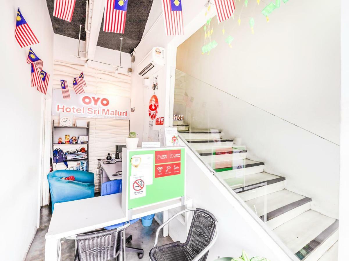 Oyo 220 Hotel Sri Maluri Куала Лумпур Екстериор снимка