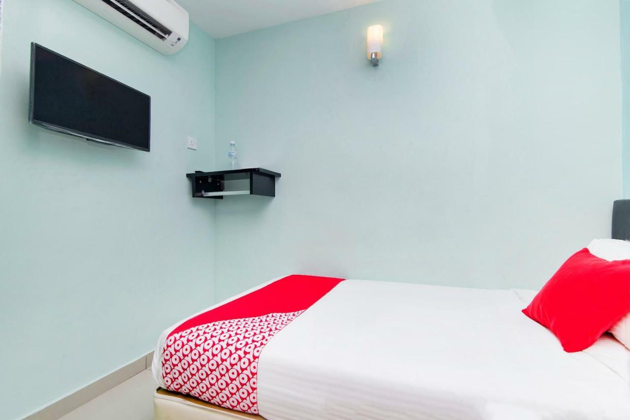 Oyo 220 Hotel Sri Maluri Куала Лумпур Екстериор снимка