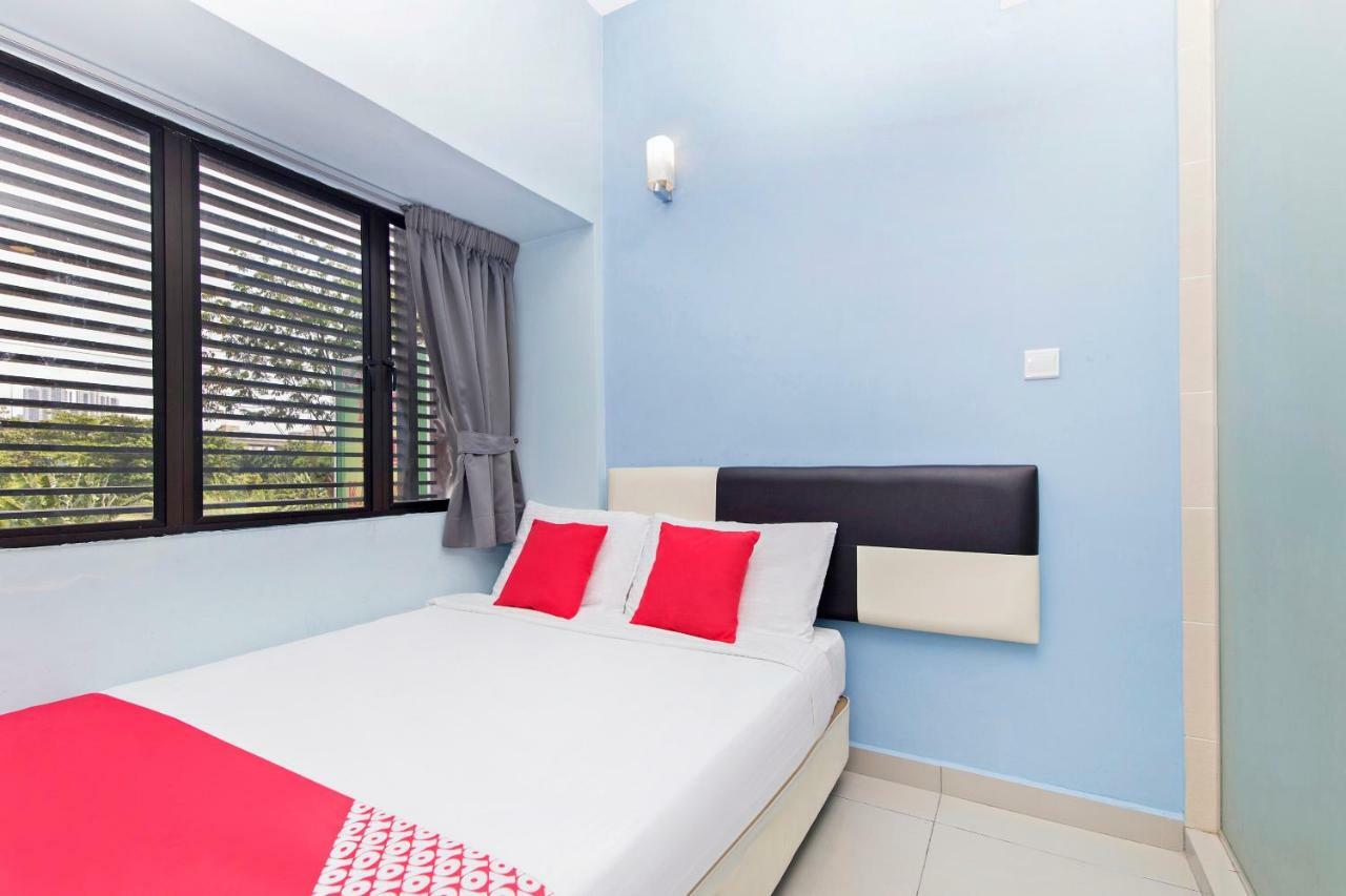 Oyo 220 Hotel Sri Maluri Куала Лумпур Екстериор снимка