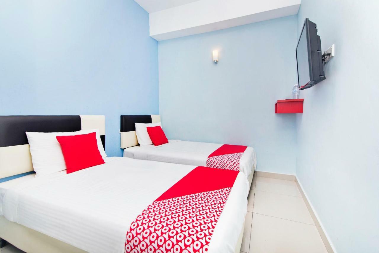 Oyo 220 Hotel Sri Maluri Куала Лумпур Екстериор снимка