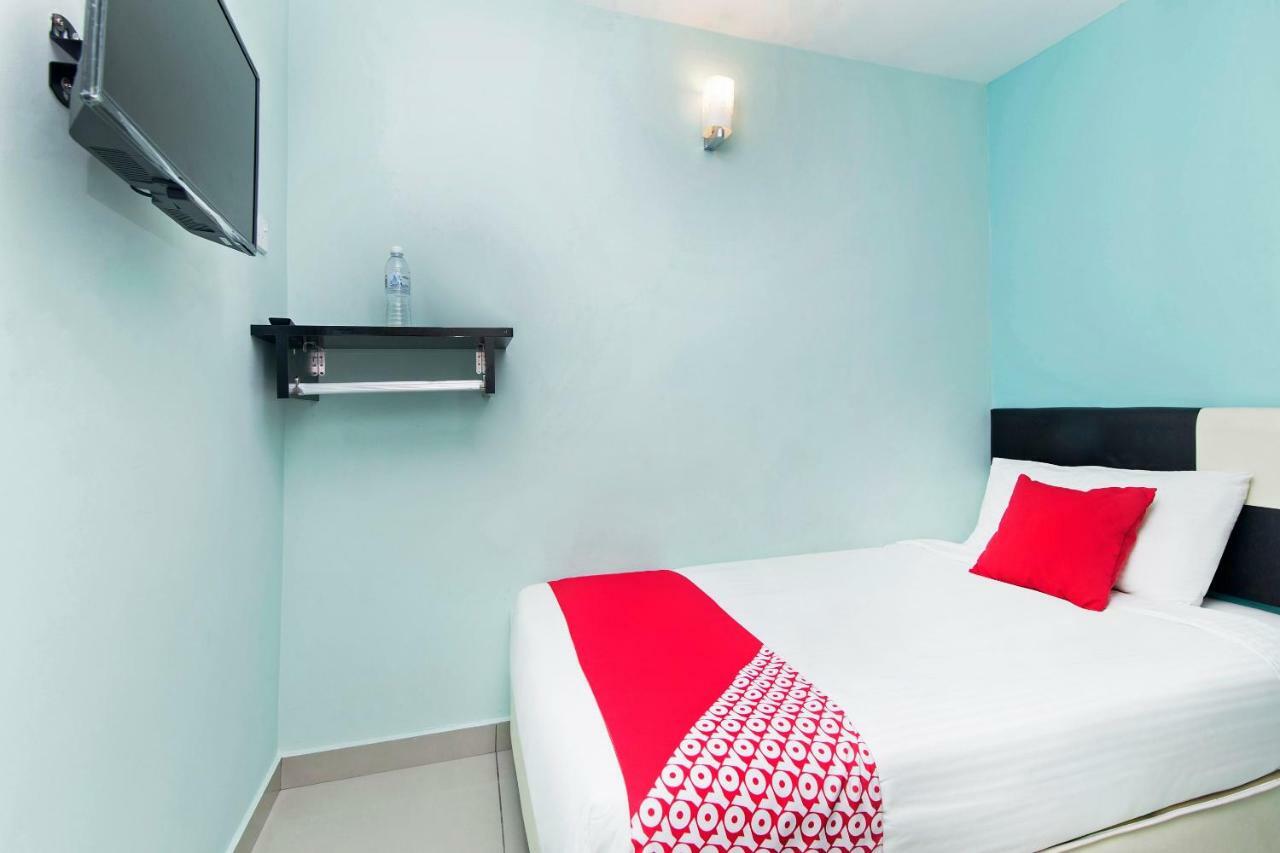 Oyo 220 Hotel Sri Maluri Куала Лумпур Екстериор снимка