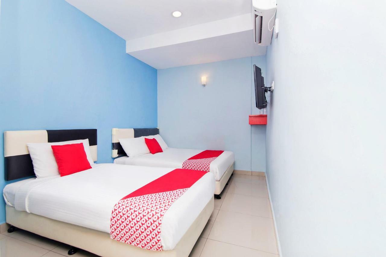 Oyo 220 Hotel Sri Maluri Куала Лумпур Екстериор снимка