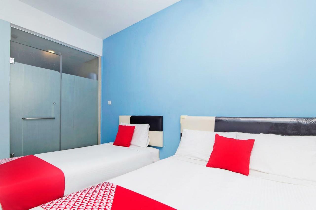 Oyo 220 Hotel Sri Maluri Куала Лумпур Екстериор снимка