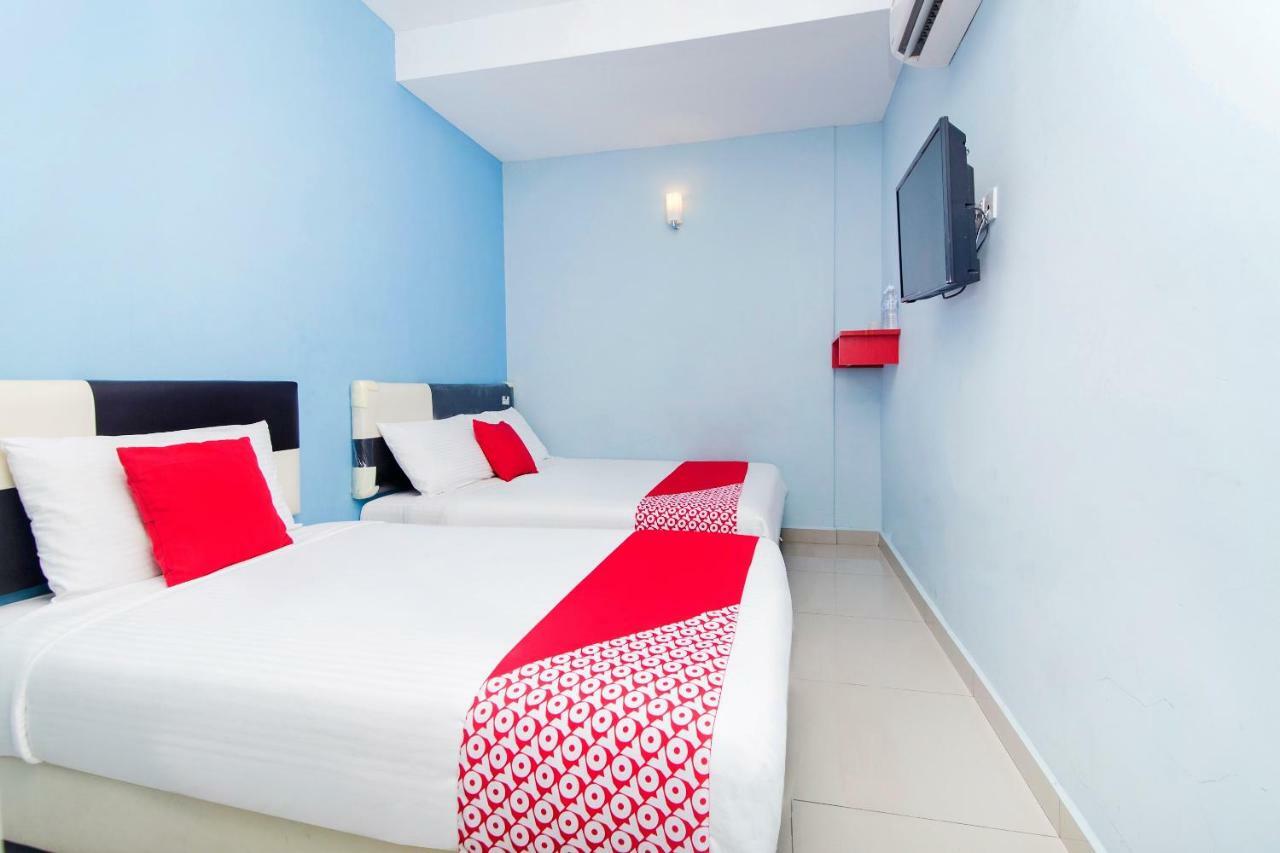 Oyo 220 Hotel Sri Maluri Куала Лумпур Екстериор снимка