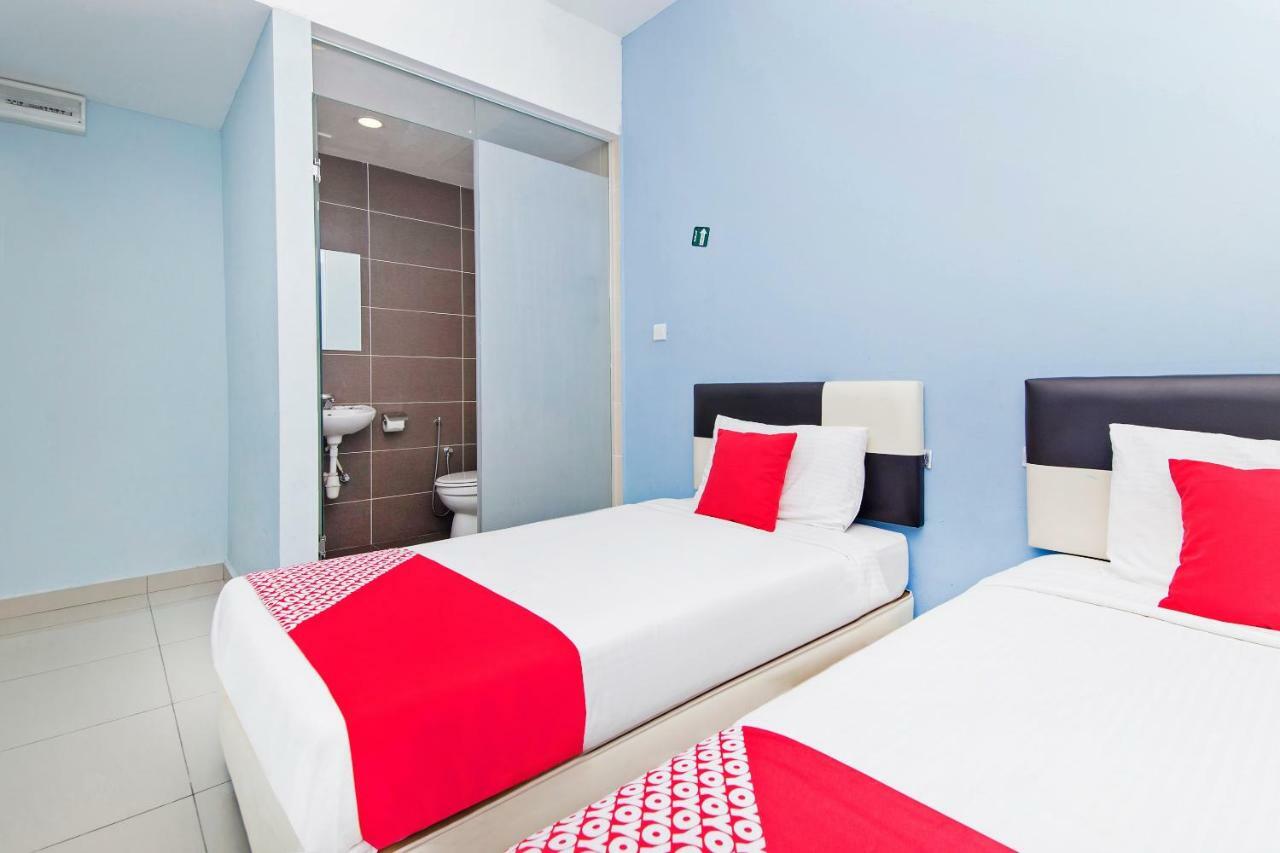 Oyo 220 Hotel Sri Maluri Куала Лумпур Екстериор снимка