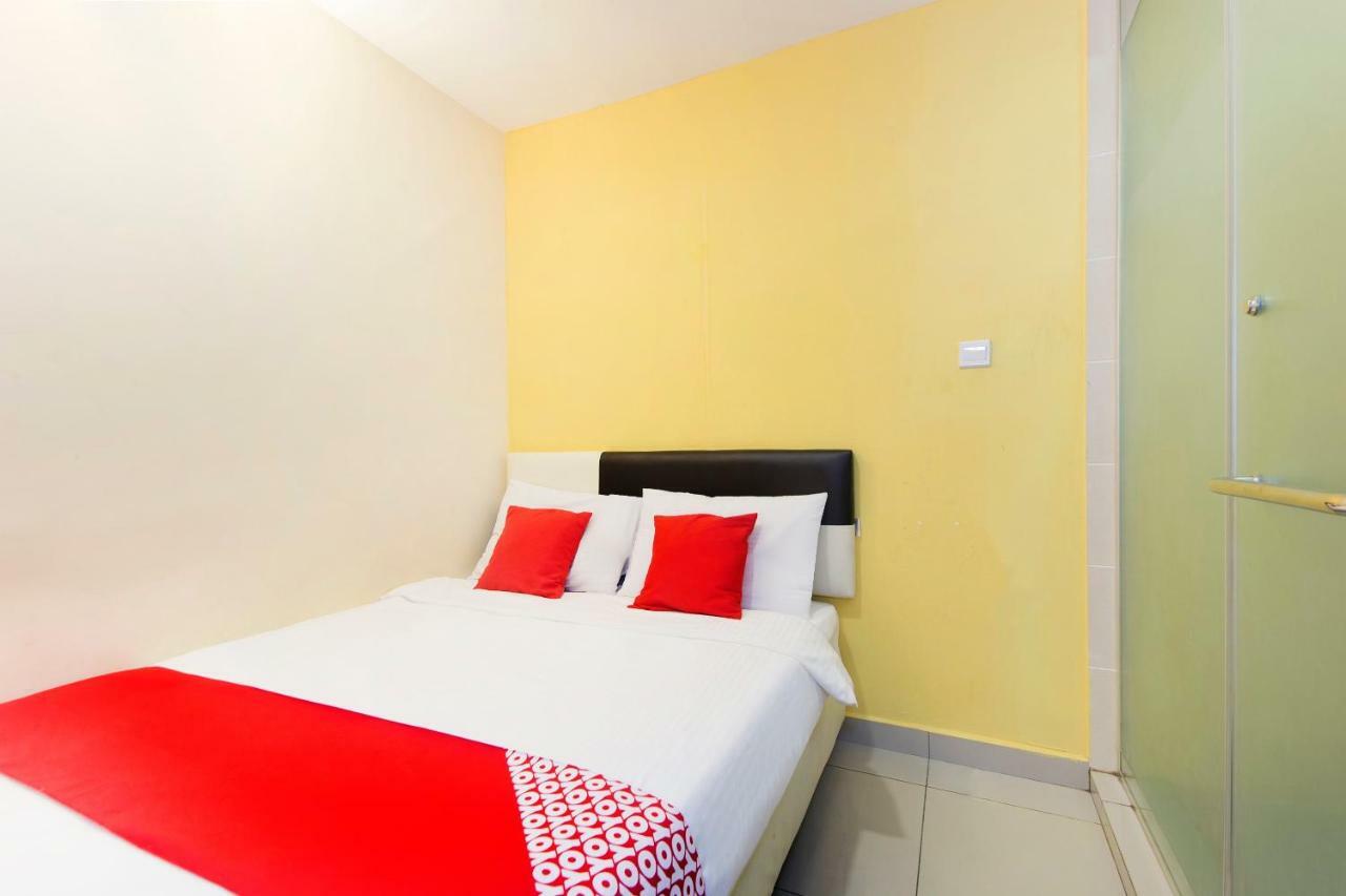 Oyo 220 Hotel Sri Maluri Куала Лумпур Екстериор снимка