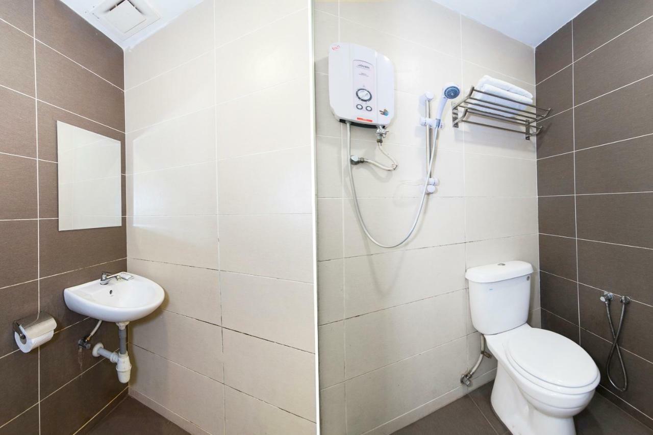 Oyo 220 Hotel Sri Maluri Куала Лумпур Екстериор снимка