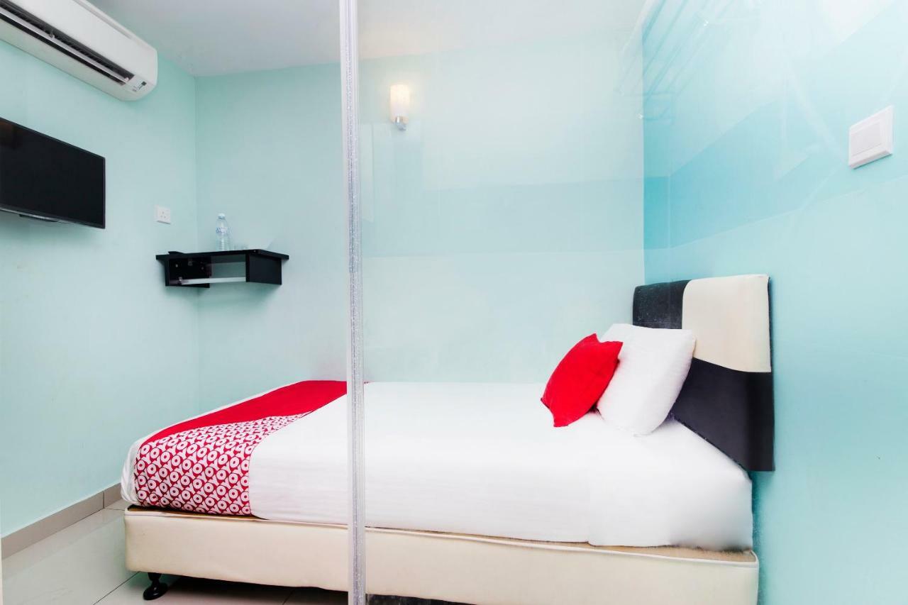Oyo 220 Hotel Sri Maluri Куала Лумпур Екстериор снимка