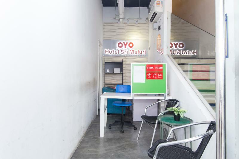 Oyo 220 Hotel Sri Maluri Куала Лумпур Екстериор снимка