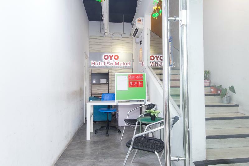 Oyo 220 Hotel Sri Maluri Куала Лумпур Екстериор снимка