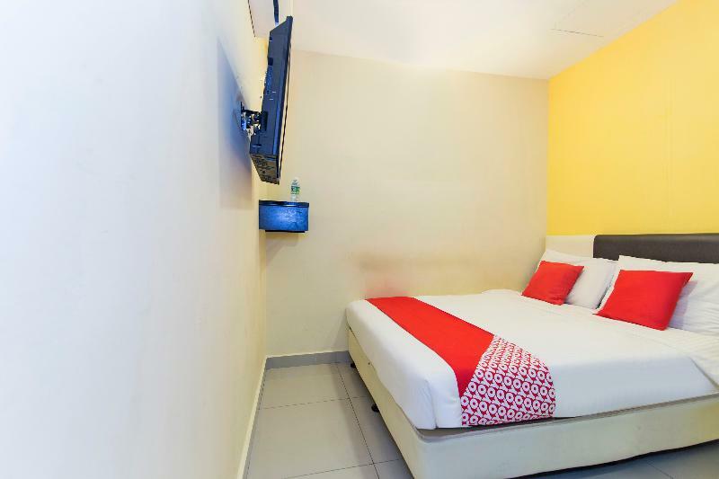 Oyo 220 Hotel Sri Maluri Куала Лумпур Екстериор снимка