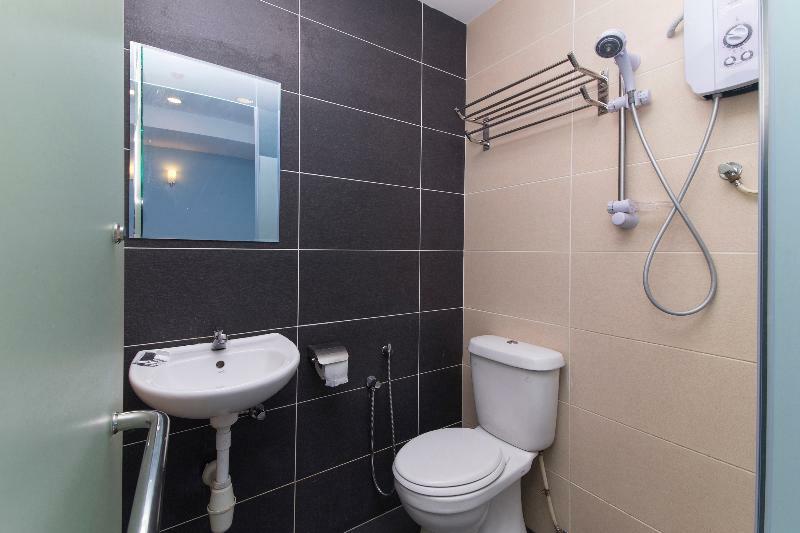Oyo 220 Hotel Sri Maluri Куала Лумпур Екстериор снимка